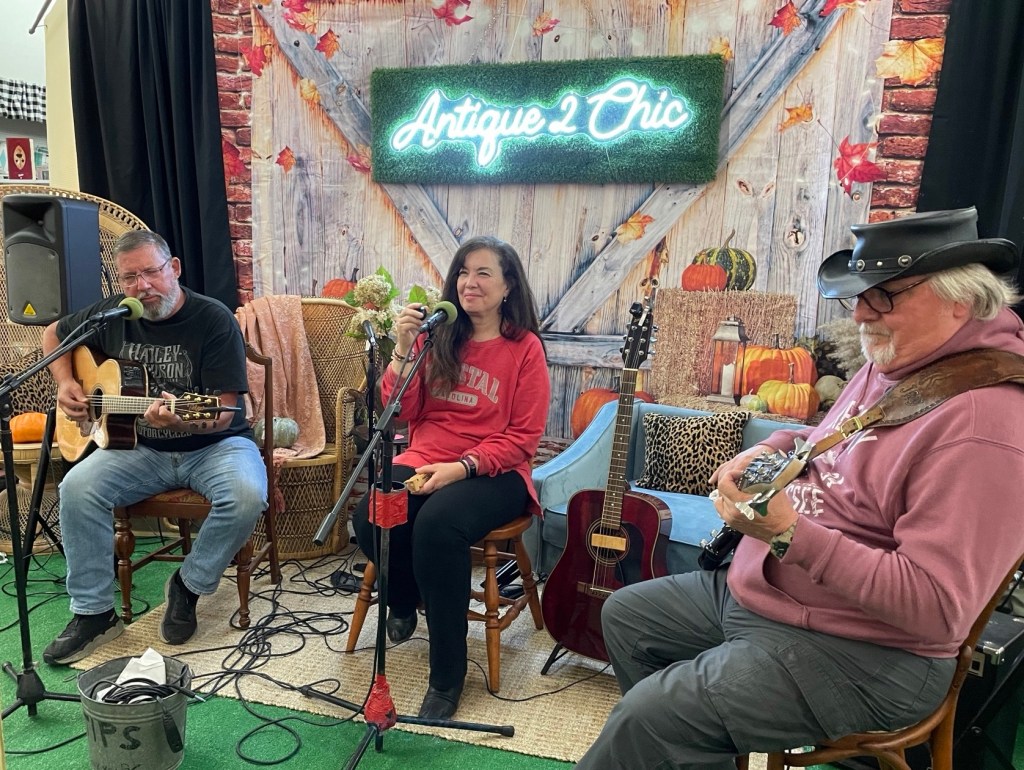 Antique 2 Chic, Jacksonville NC